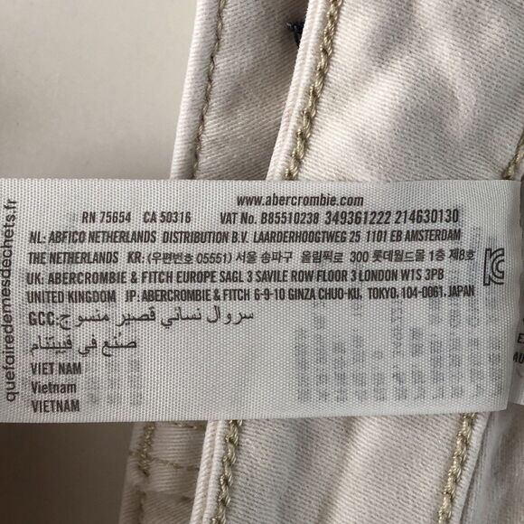 Hollister California Ultra High-Rise Mom Shorts 3" Cargo Ivory Size 9/8 W 29 - Picture 15 of 16